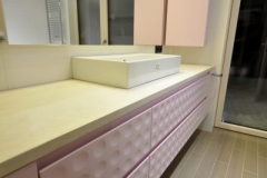Beton mosdópult rózsaszín fiókkal